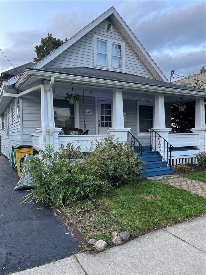 540 Decker Ave - Photo 2 of 18