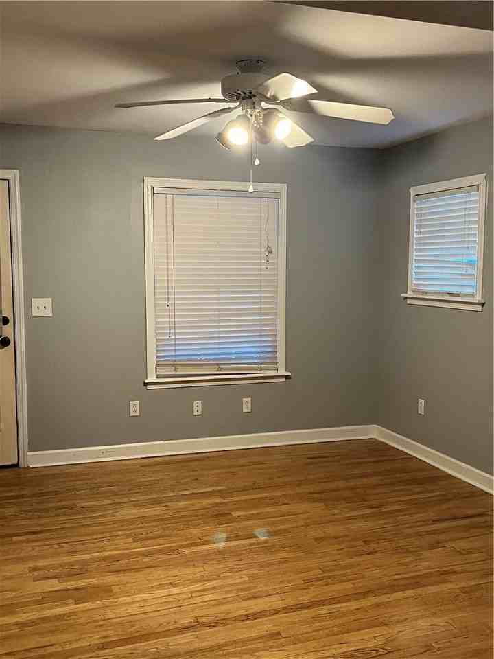 540 Decker Ave - Photo 4 of 18