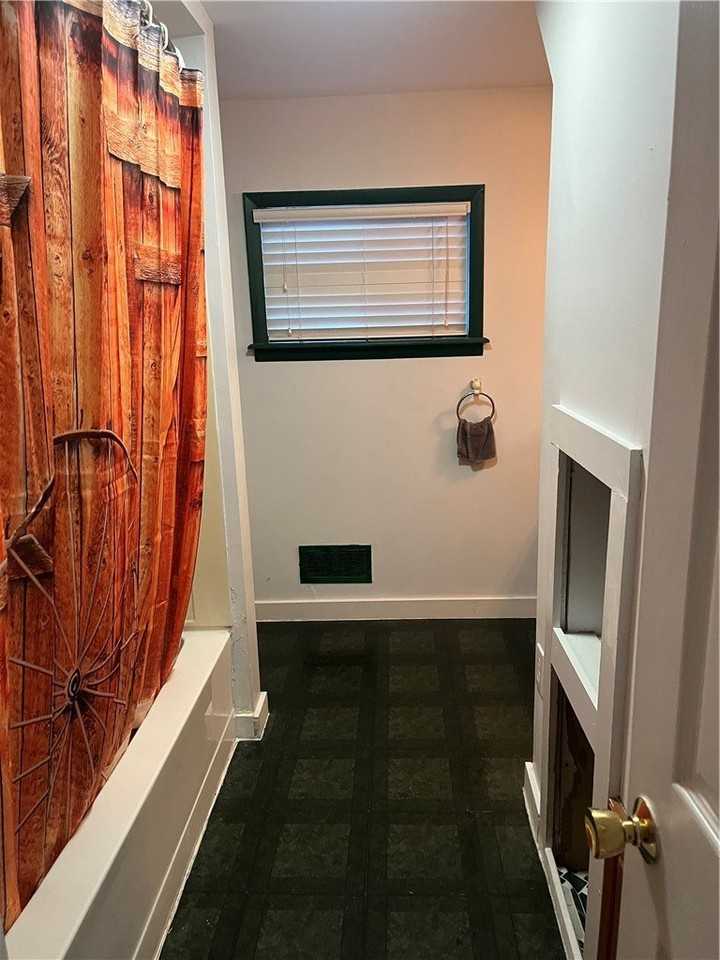 540 Decker Ave - Photo 7 of 18