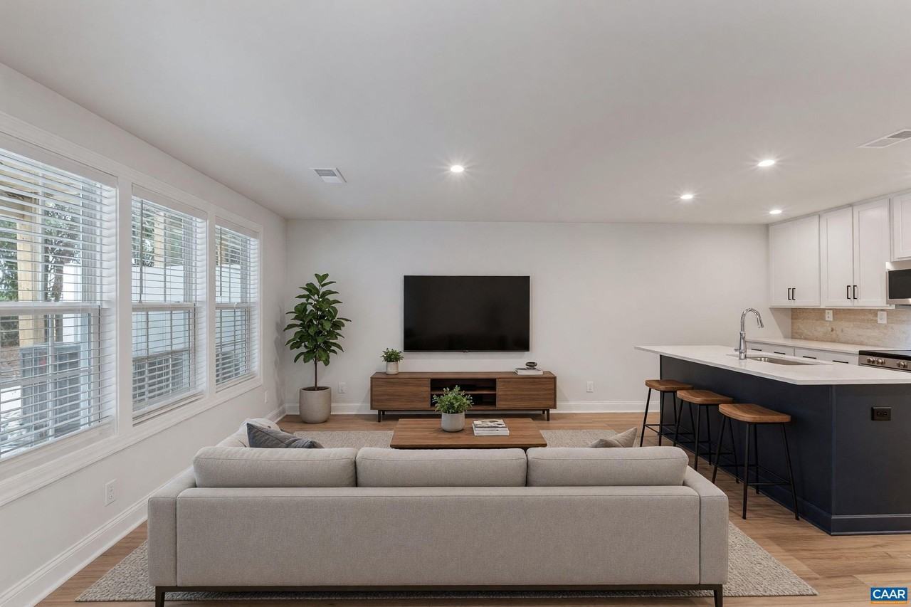 2226 Leeham St #B - Photo 4 of 22