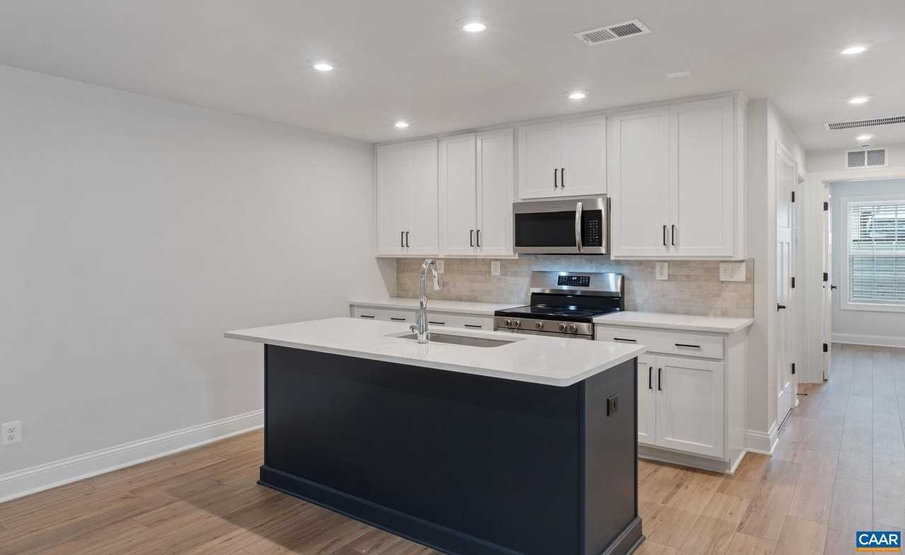 2226 Leeham St #B - Photo 5 of 22