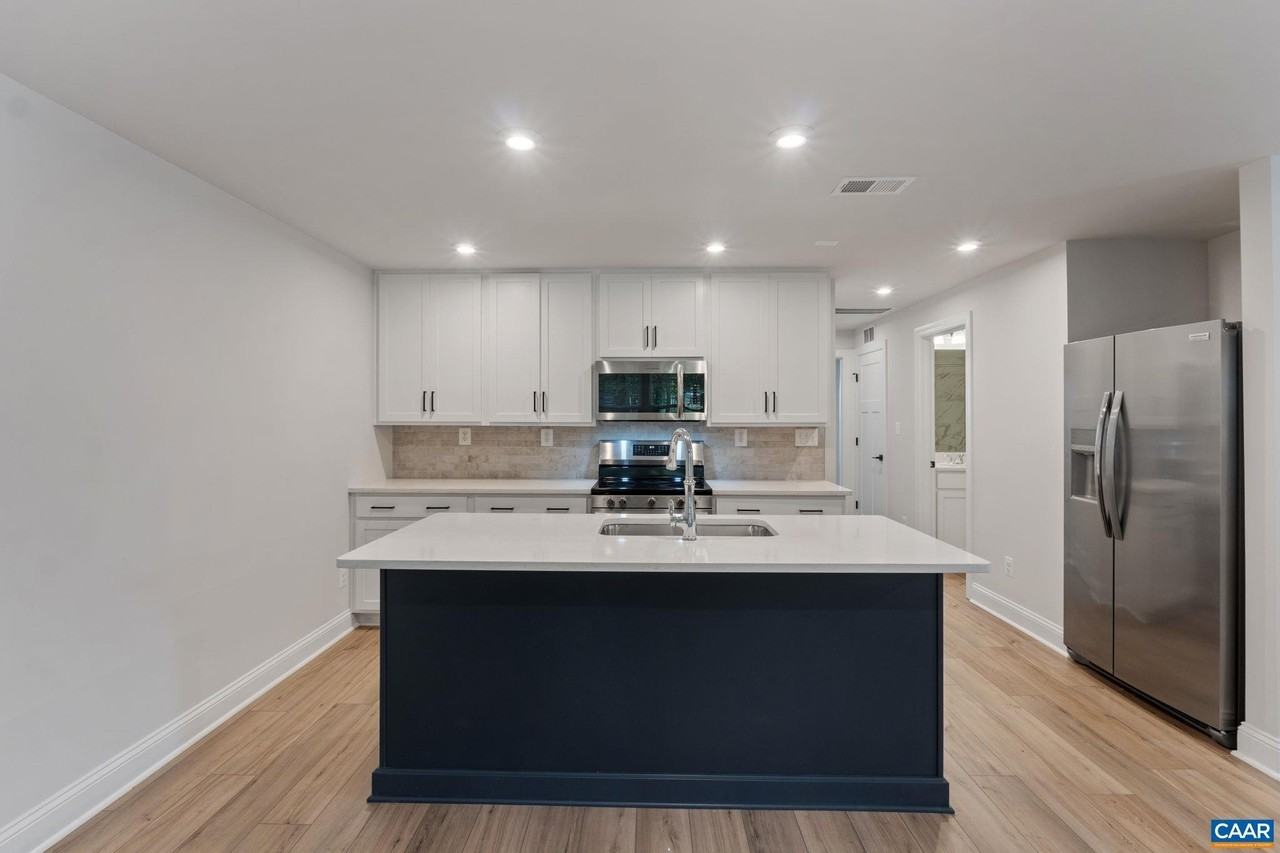 2226 Leeham St #B - Photo 6 of 22
