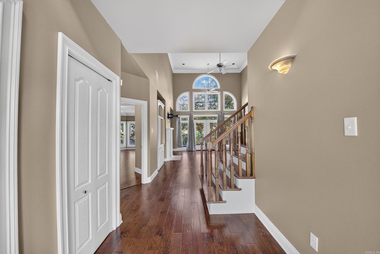 20 Wellington Pl - Photo 2 of 40