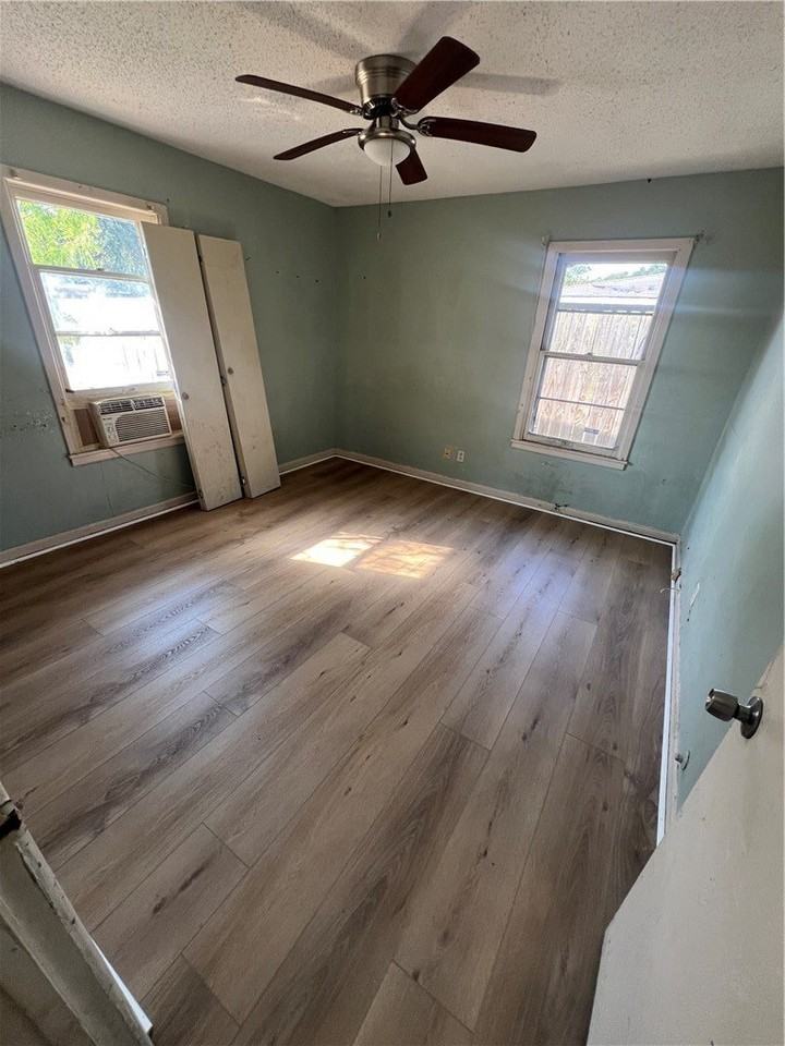 4609 Mokry Dr - Photo 5 of 9