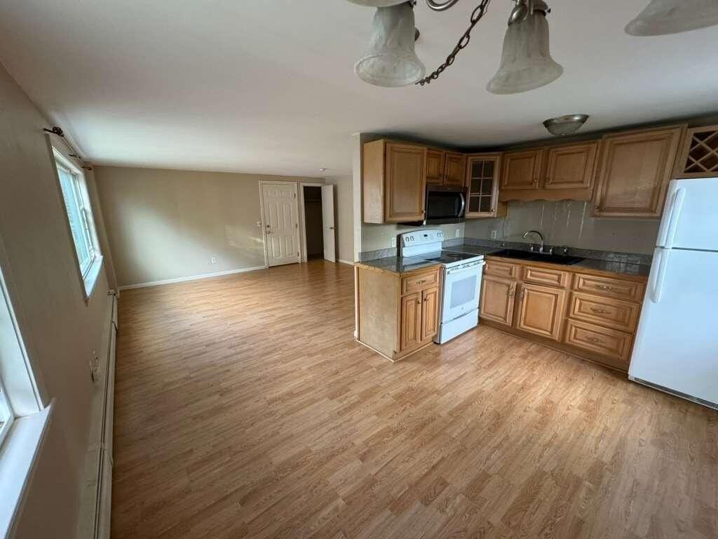 9 Edwards Avenue #B4 - Photo 3 of 8