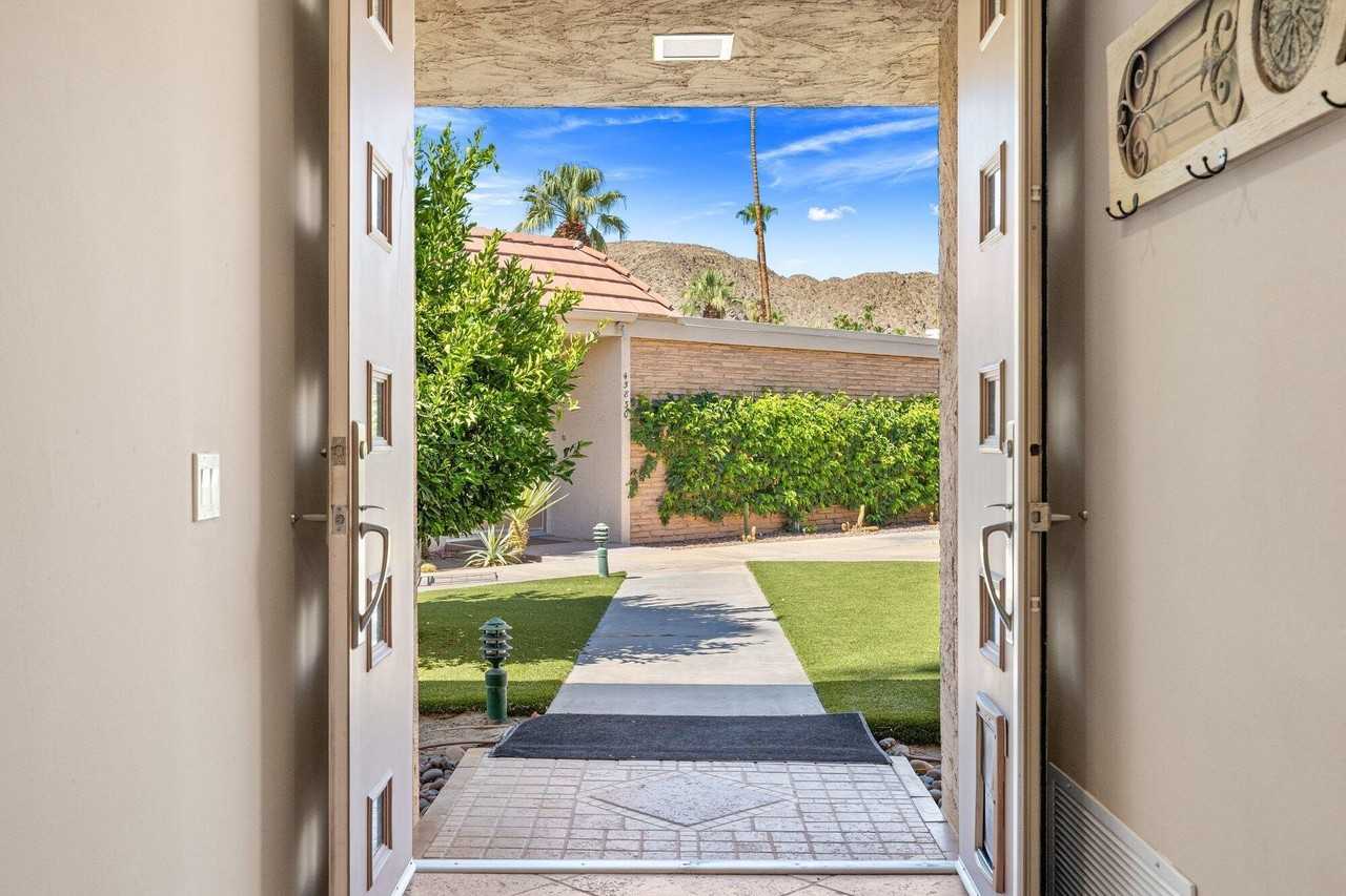 45800 Pima Rd - Photo 7 of 32
