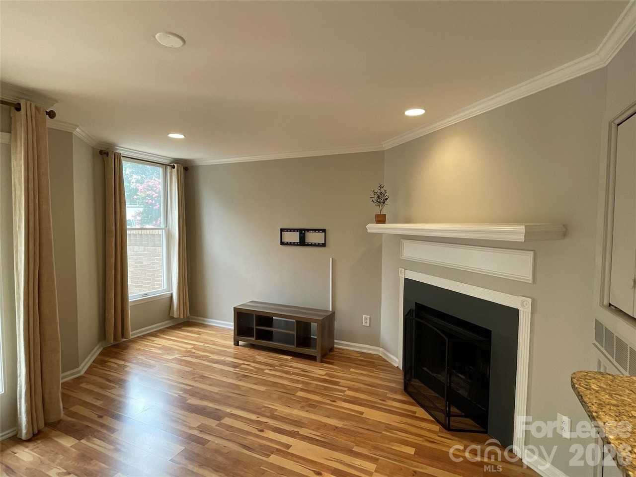 300 S Cedar St #3 - Photo 3 of 12