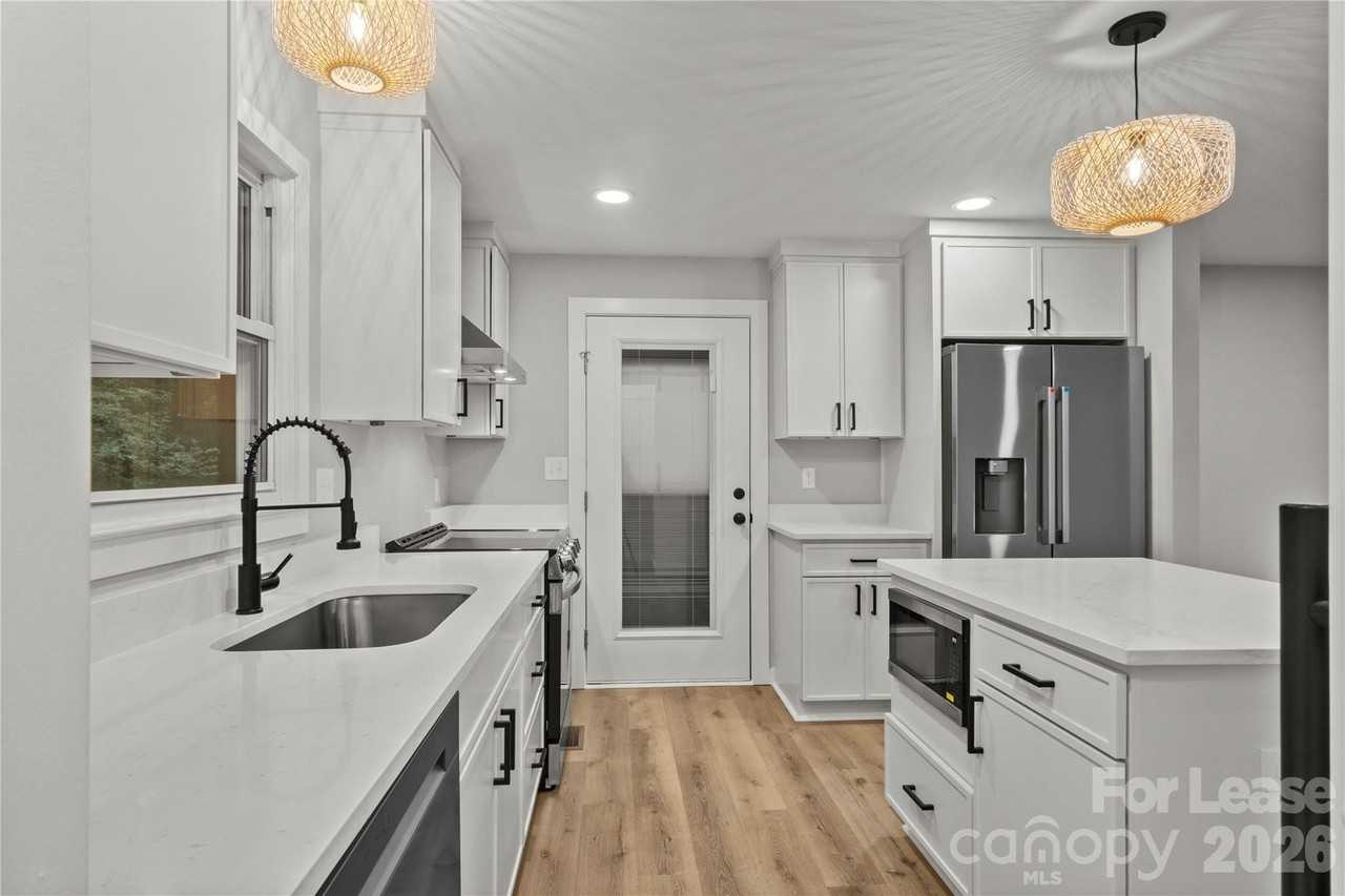 562 Barrington Pl Nw - Photo 6 of 22