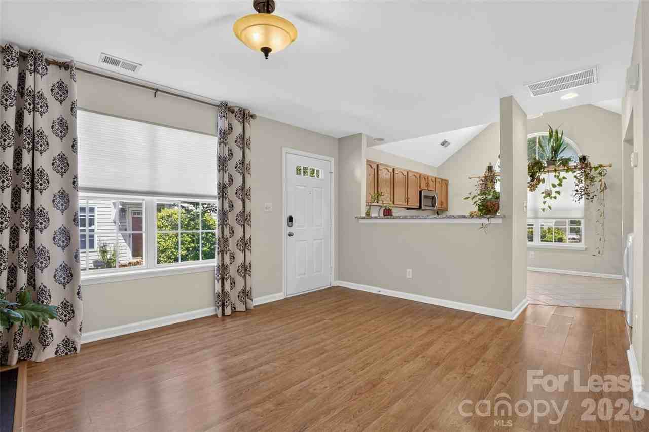 9020 Roseton Ln - Photo 5 of 26