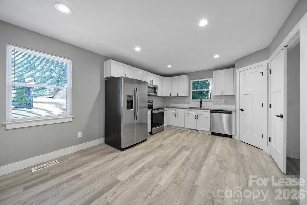 110 Carpenter St - Photo 3 of 13