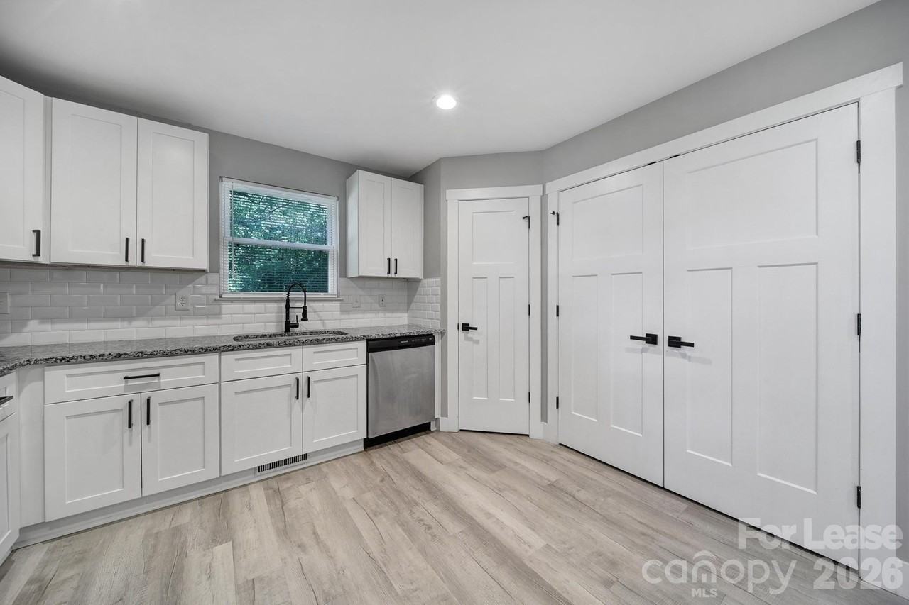 110 Carpenter St - Photo 5 of 13
