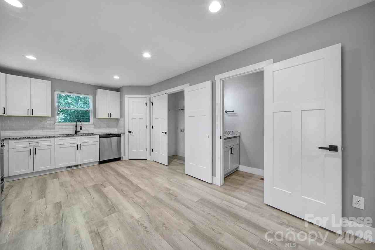 110 Carpenter St - Photo 7 of 13