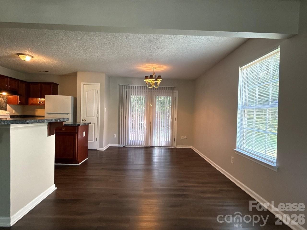 1601 Elk Creek Ct - Photo 4 of 18