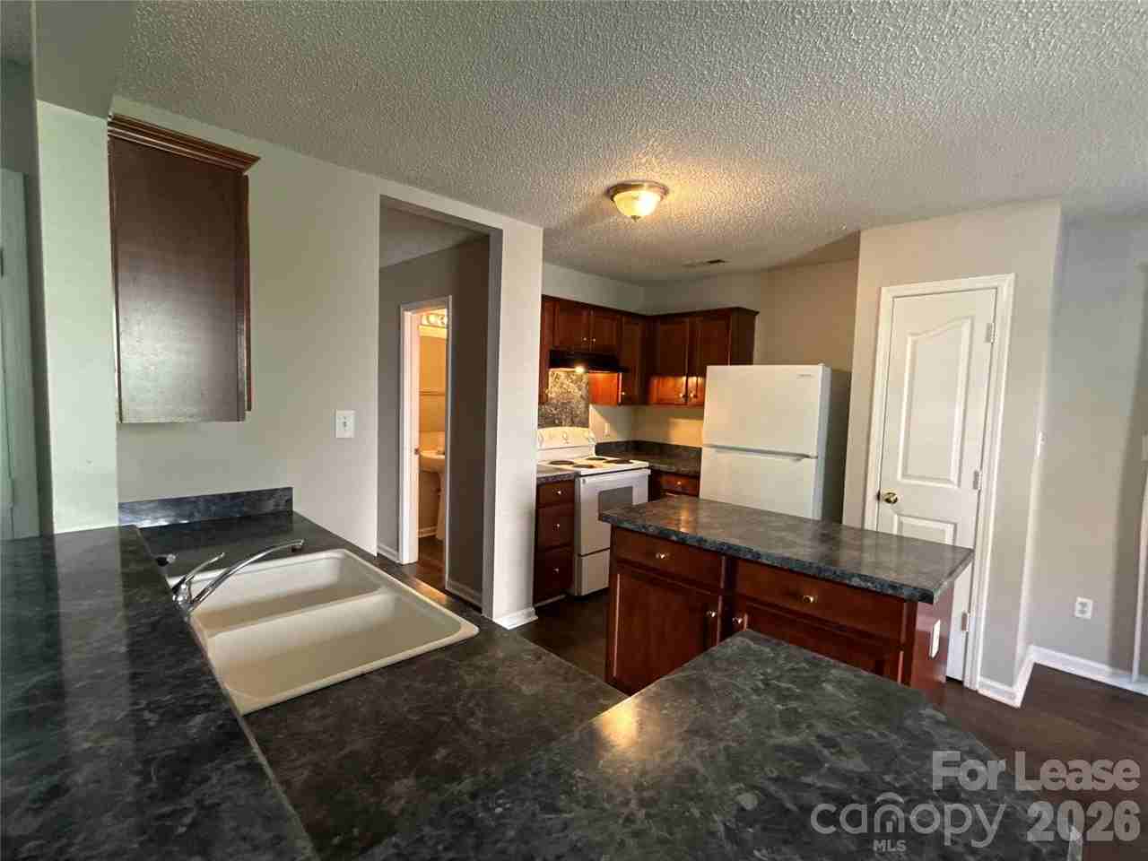 1601 Elk Creek Ct - Photo 5 of 18