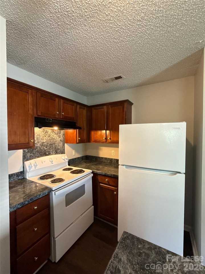 1601 Elk Creek Ct - Photo 6 of 18
