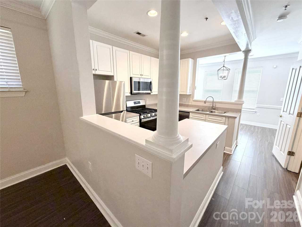 518 E 9th St - Photo 7 of 15