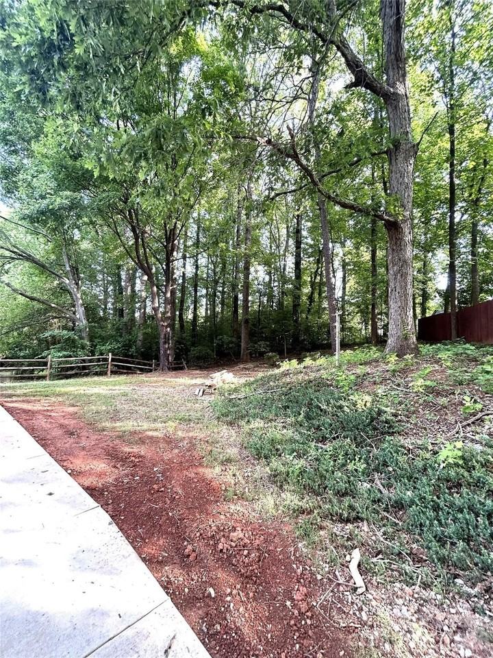 1725 Van Dyke Dr - Photo 5 of 27