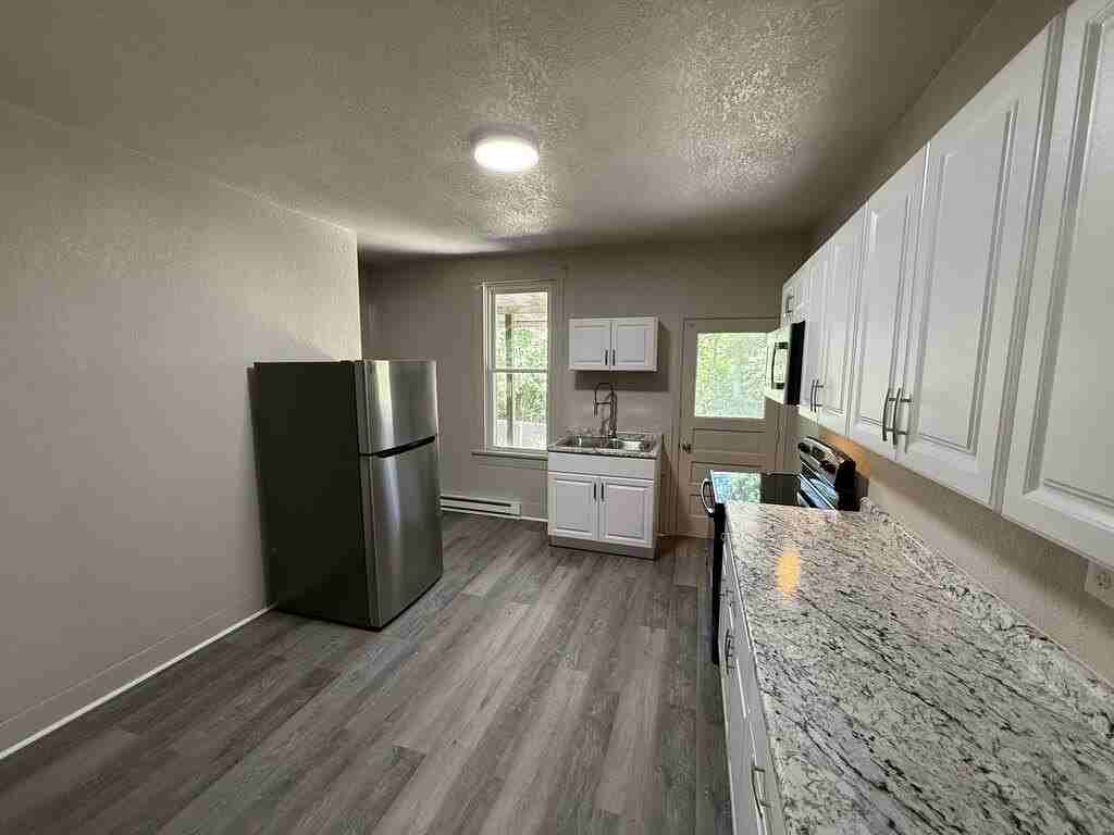 1247 Main St - Photo 4 of 20