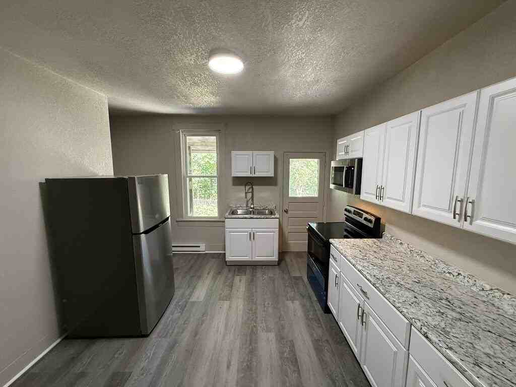 1247 Main St - Photo 5 of 20