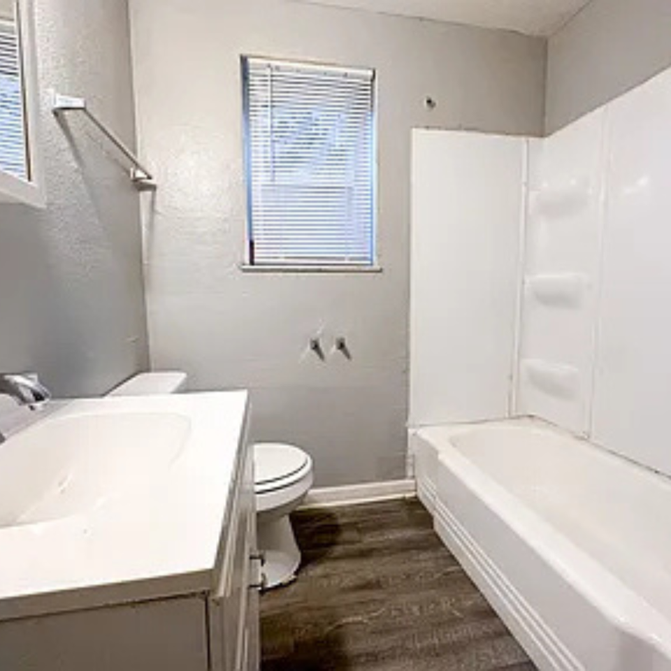 Parkside Apartments - Photo 2 of 10