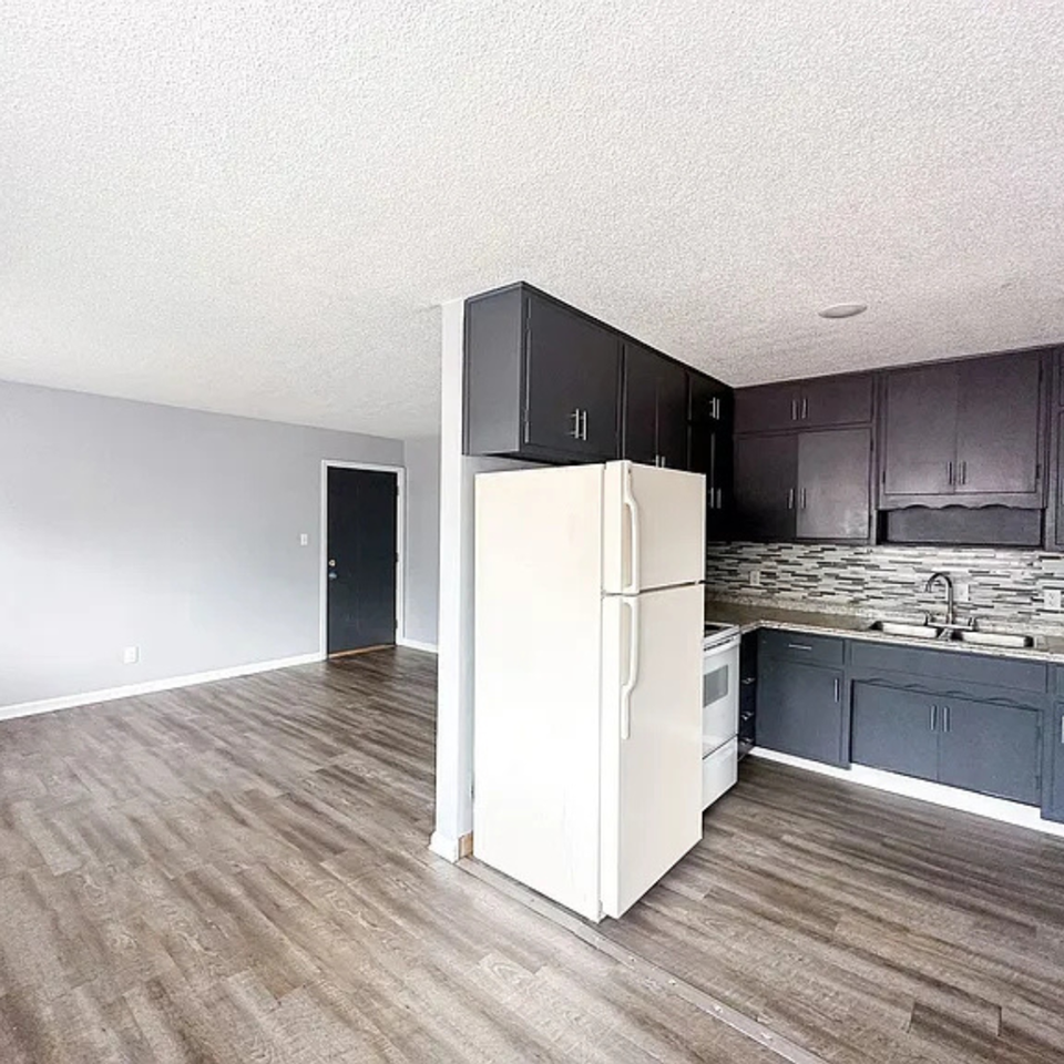 Parkside Apartments - Photo 6 of 10
