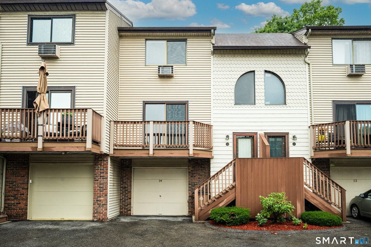 60 Lawn Ave #24