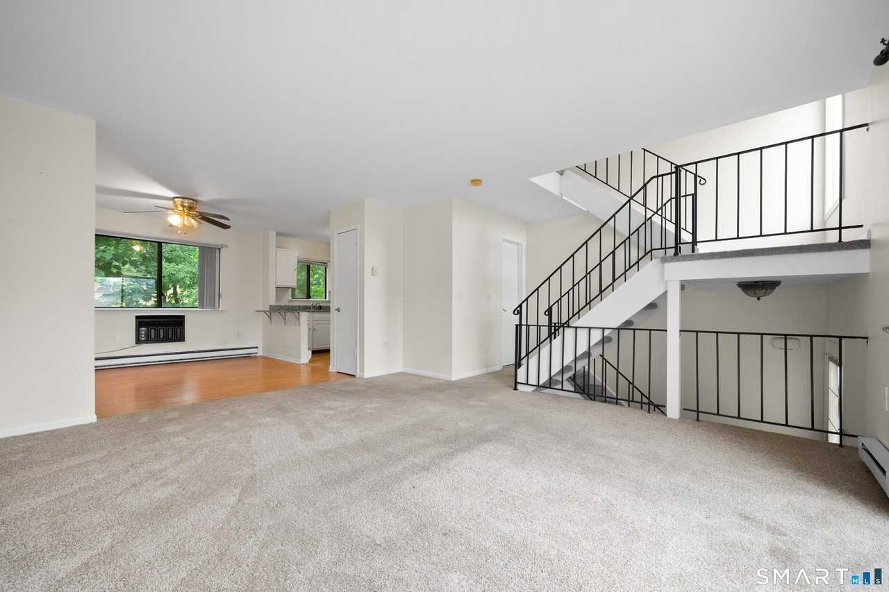 60 Lawn Ave #24 - Photo 3 of 25