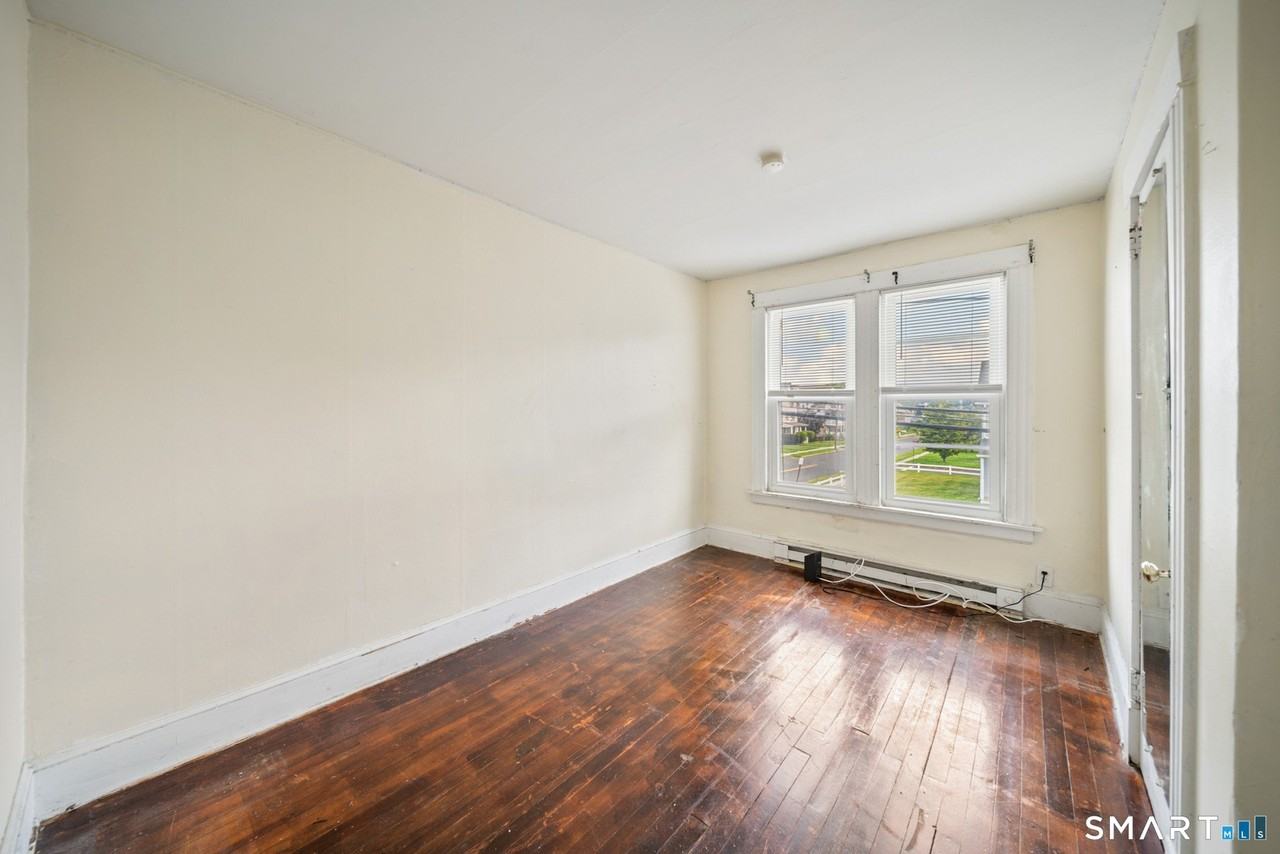 143 Divinity St - Photo 2 of 21