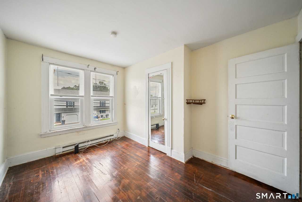 143 Divinity St - Photo 3 of 21