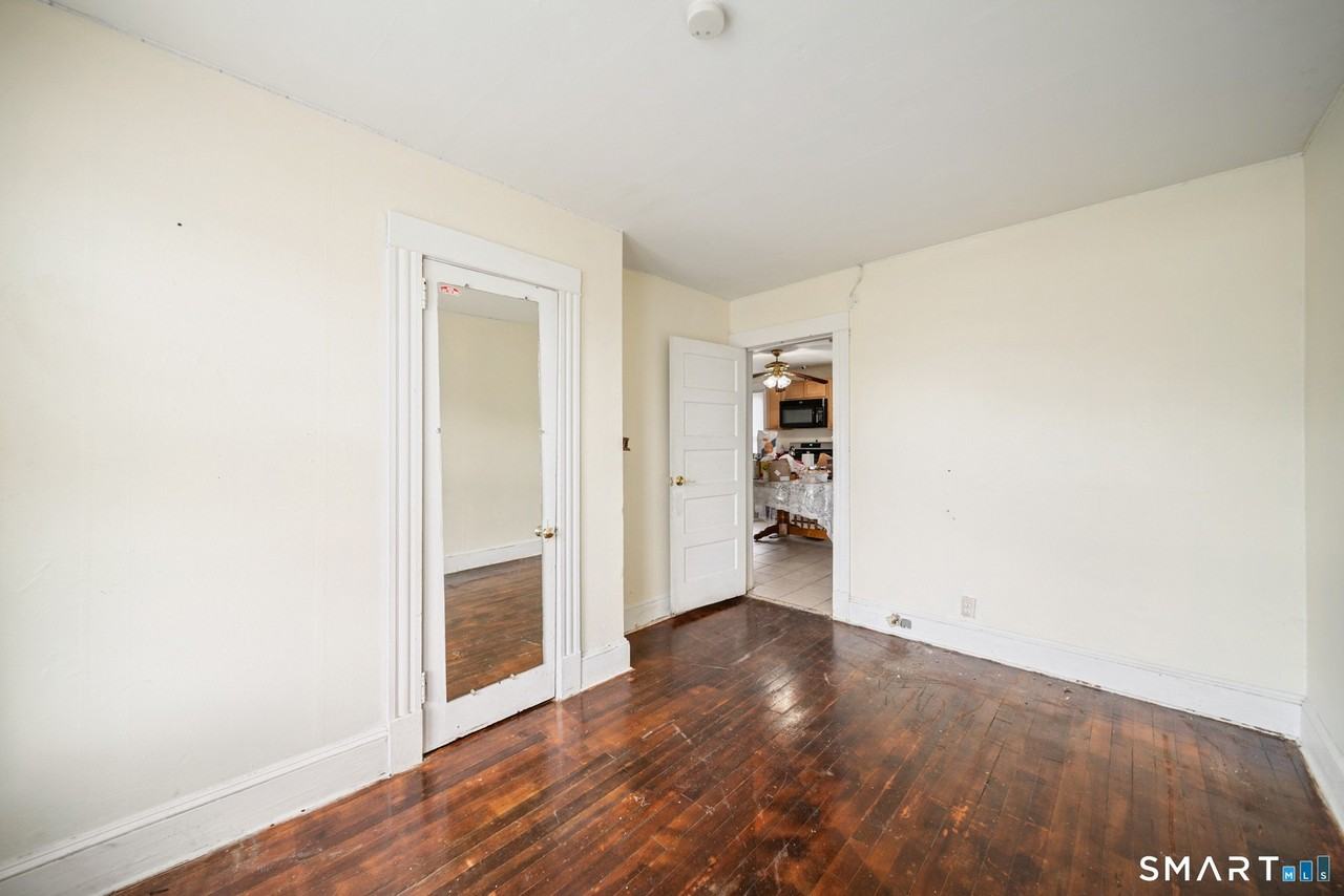 143 Divinity St - Photo 4 of 21