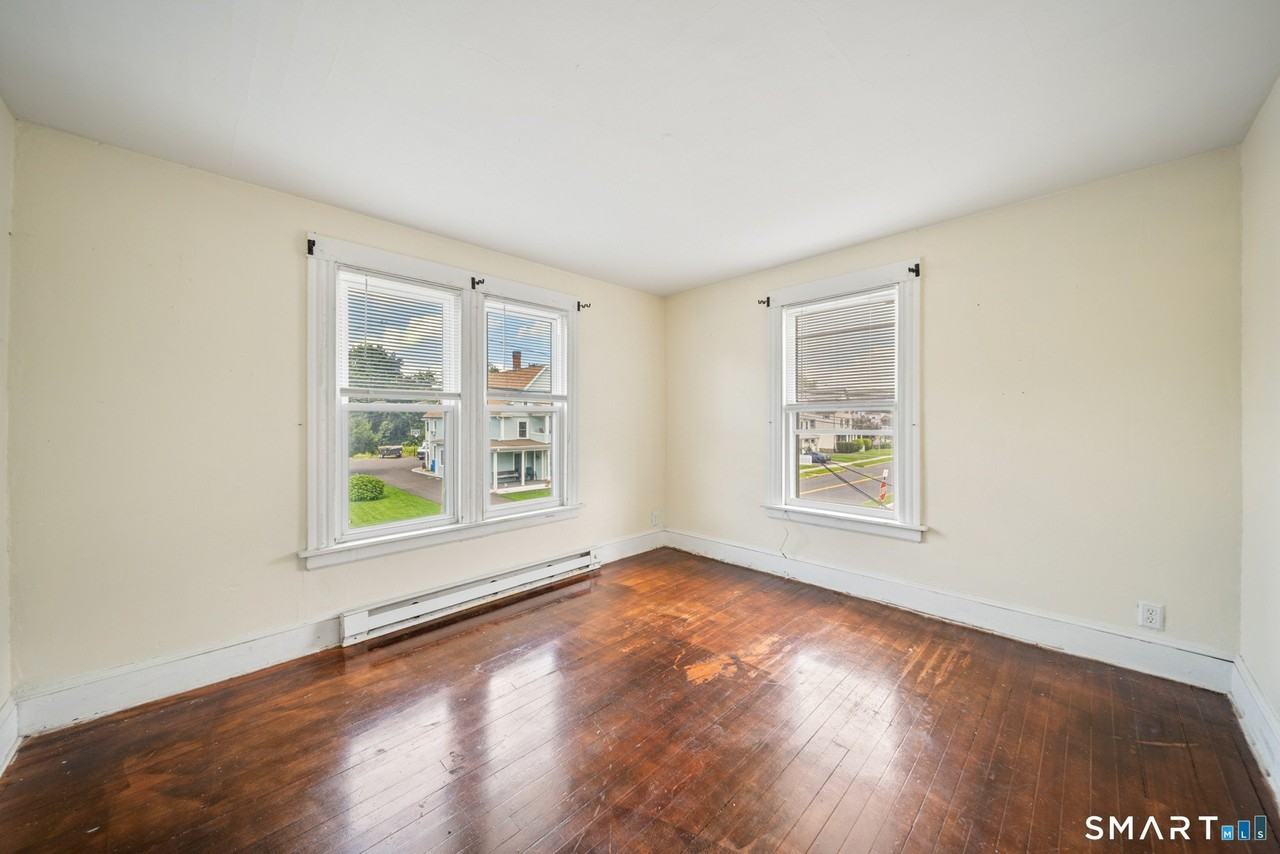 143 Divinity St - Photo 5 of 21