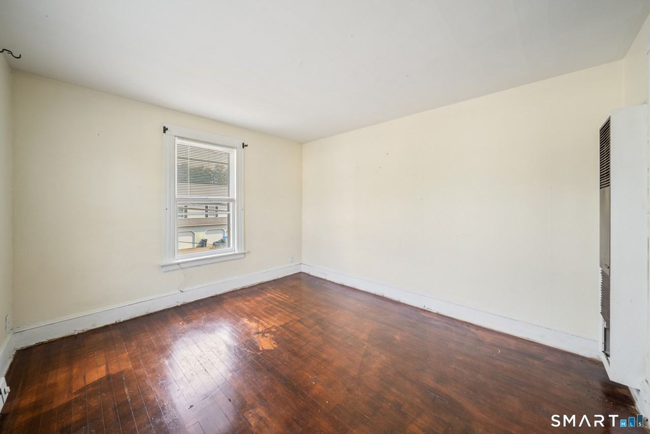 143 Divinity St - Photo 6 of 21