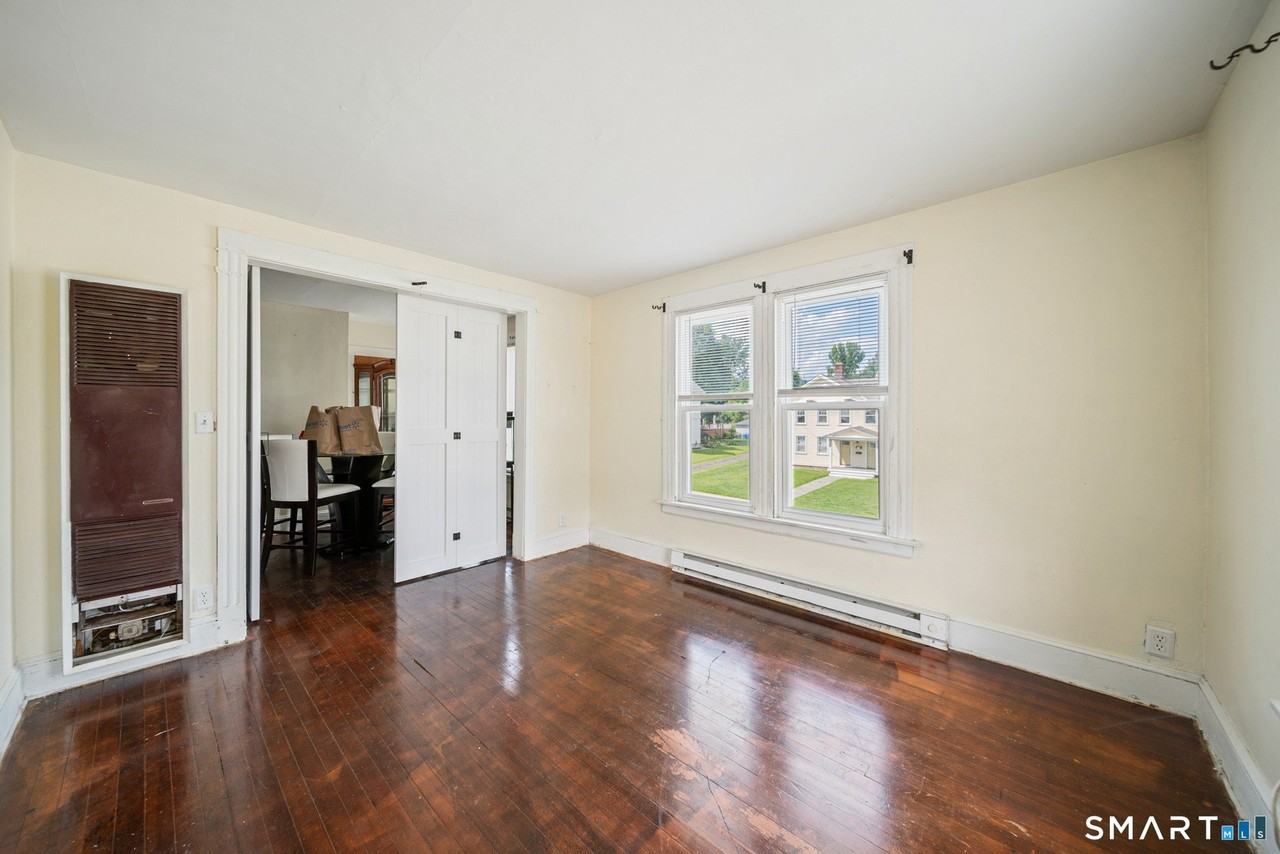 143 Divinity St - Photo 7 of 21