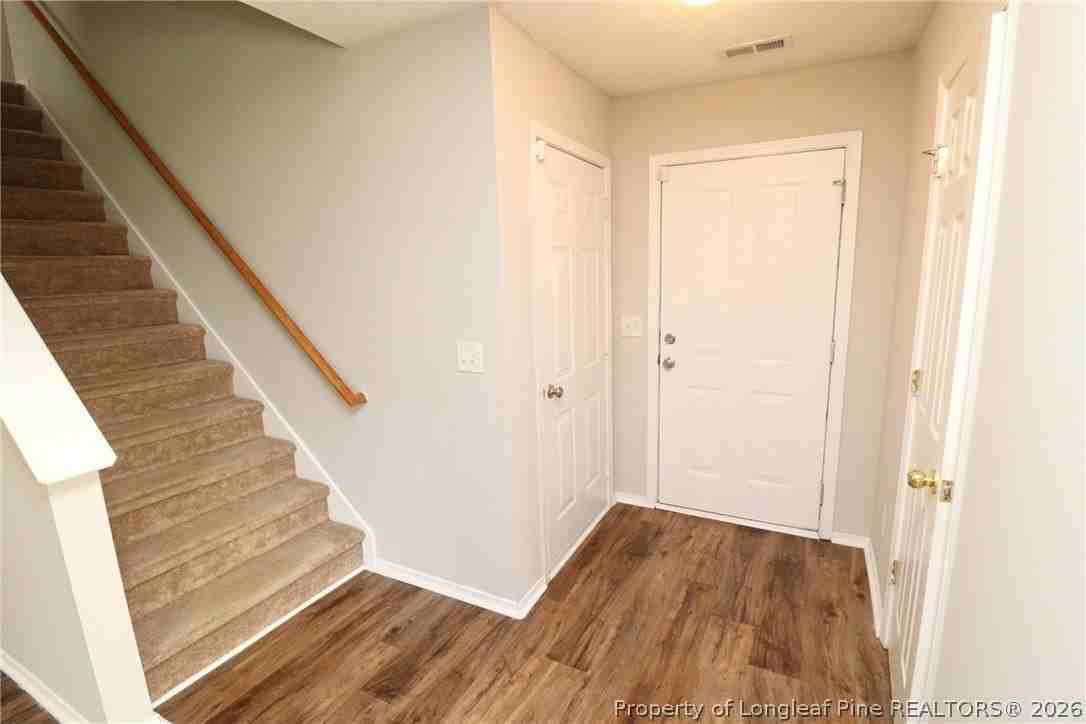 5 Bellmore Ct - Photo 2 of 33