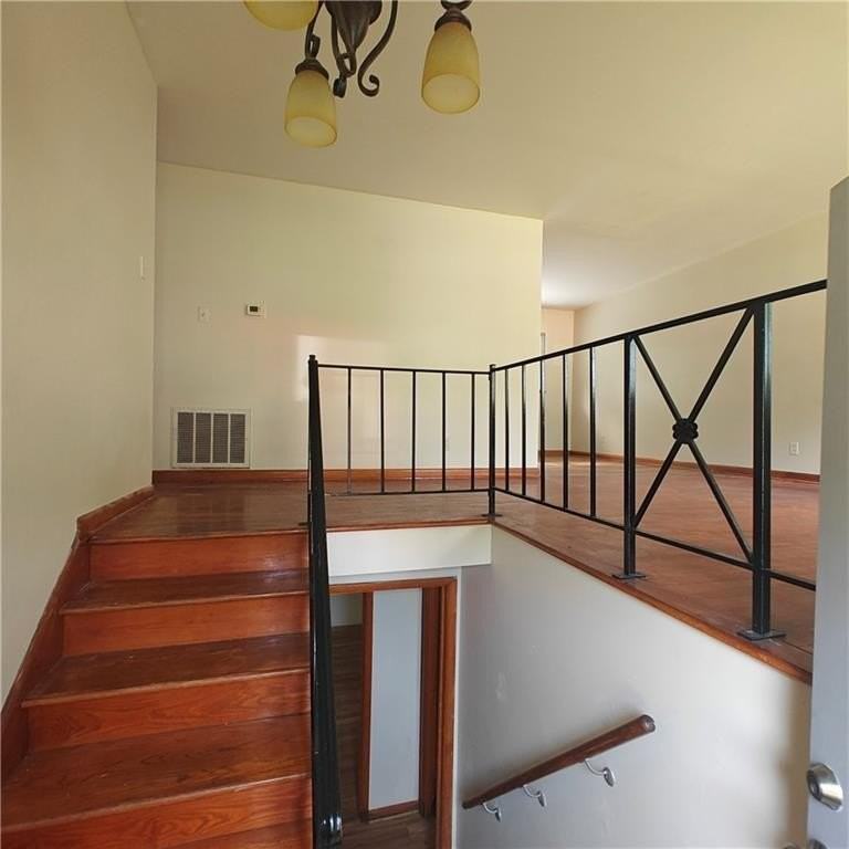 423 Alabama Ave - Photo 3 of 17