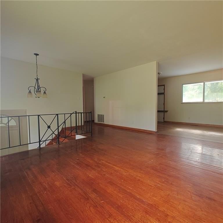 423 Alabama Ave - Photo 4 of 17