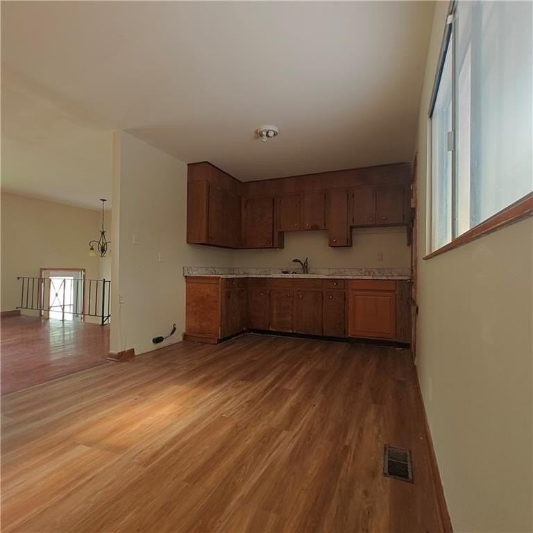 423 Alabama Ave - Photo 6 of 17