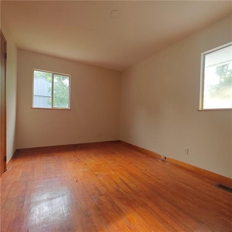 423 Alabama Ave - Photo 7 of 17