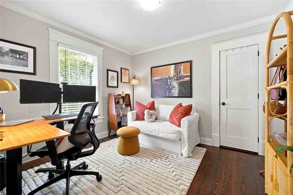 379 Patterson Ave Se - Photo 7 of 36