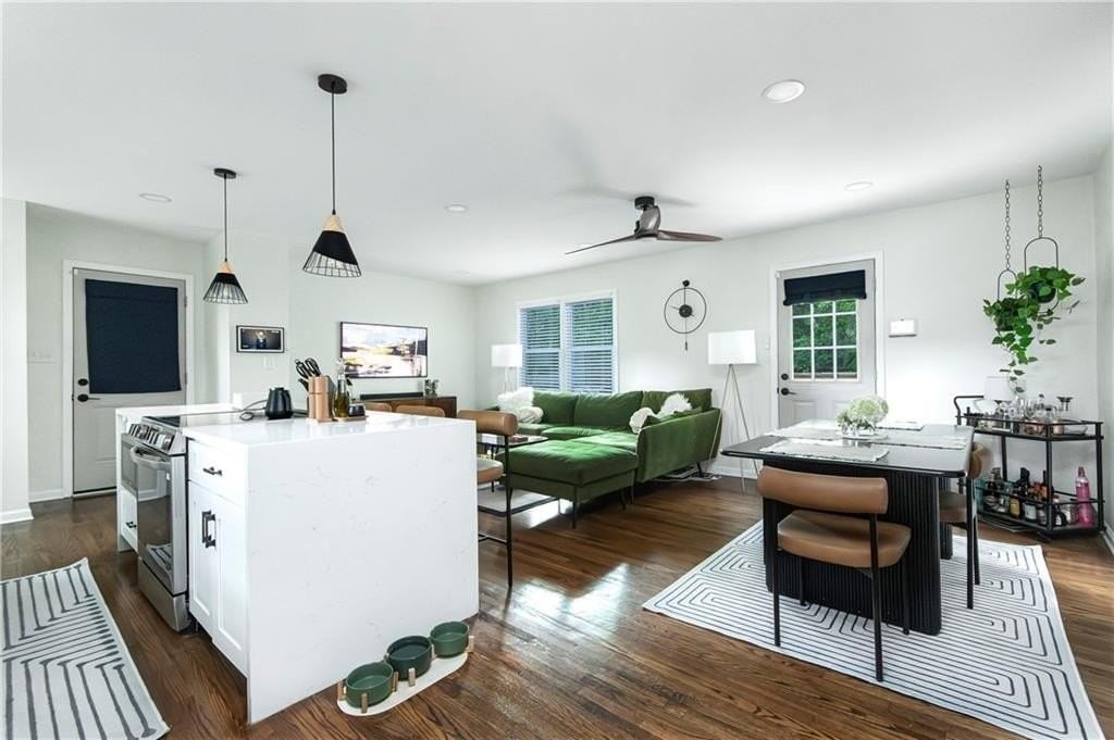 1953 Copperfield Cir - Photo 4 of 40