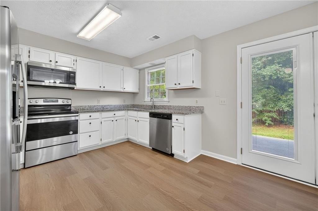 12110 Greenmont Walk - Photo 4 of 36