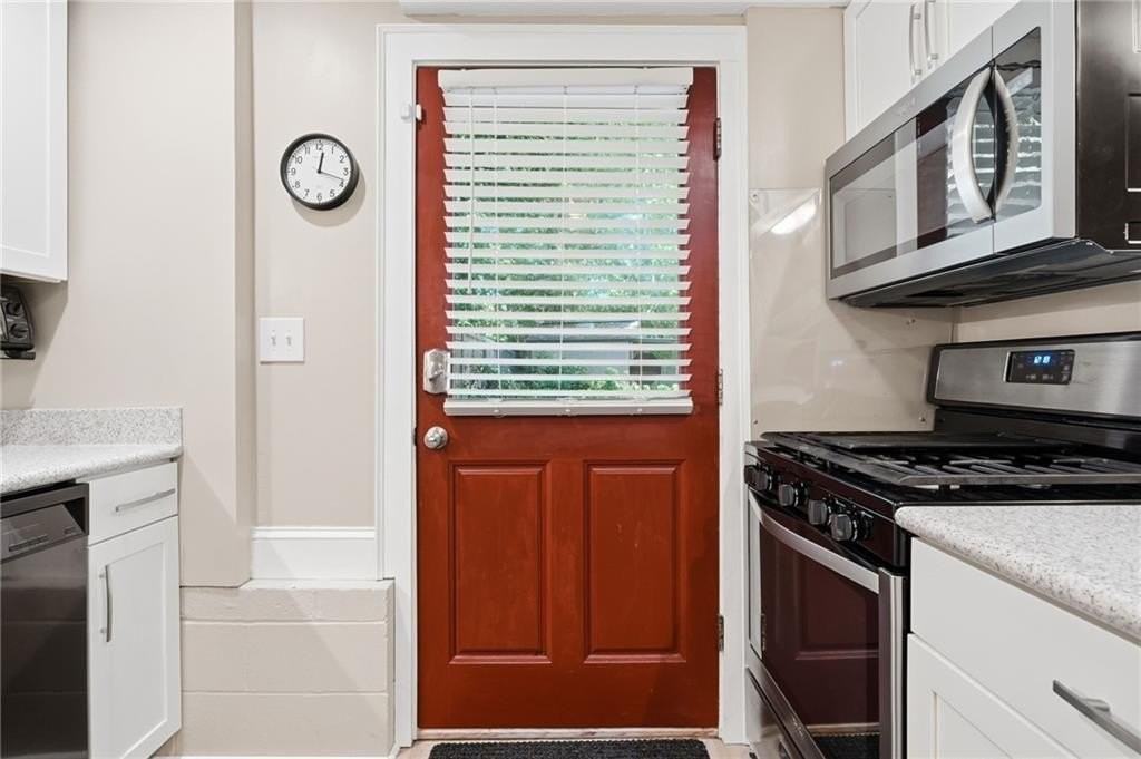 826 Mentelle Dr Ne - Photo 3 of 31