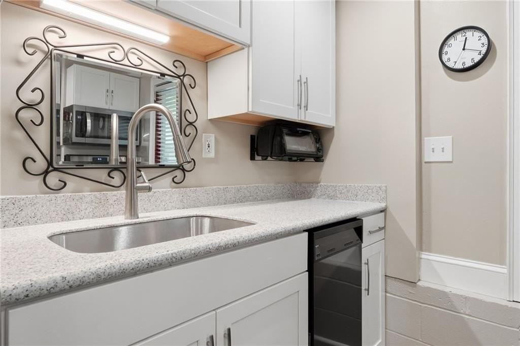 826 Mentelle Dr Ne - Photo 4 of 31