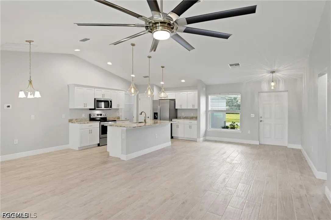 1322 Ne 12th Pl - Photo 4 of 13
