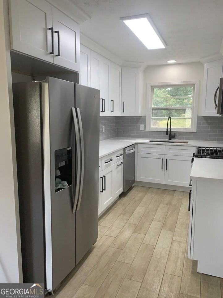 1187 Ellington Dr - Photo 2 of 8