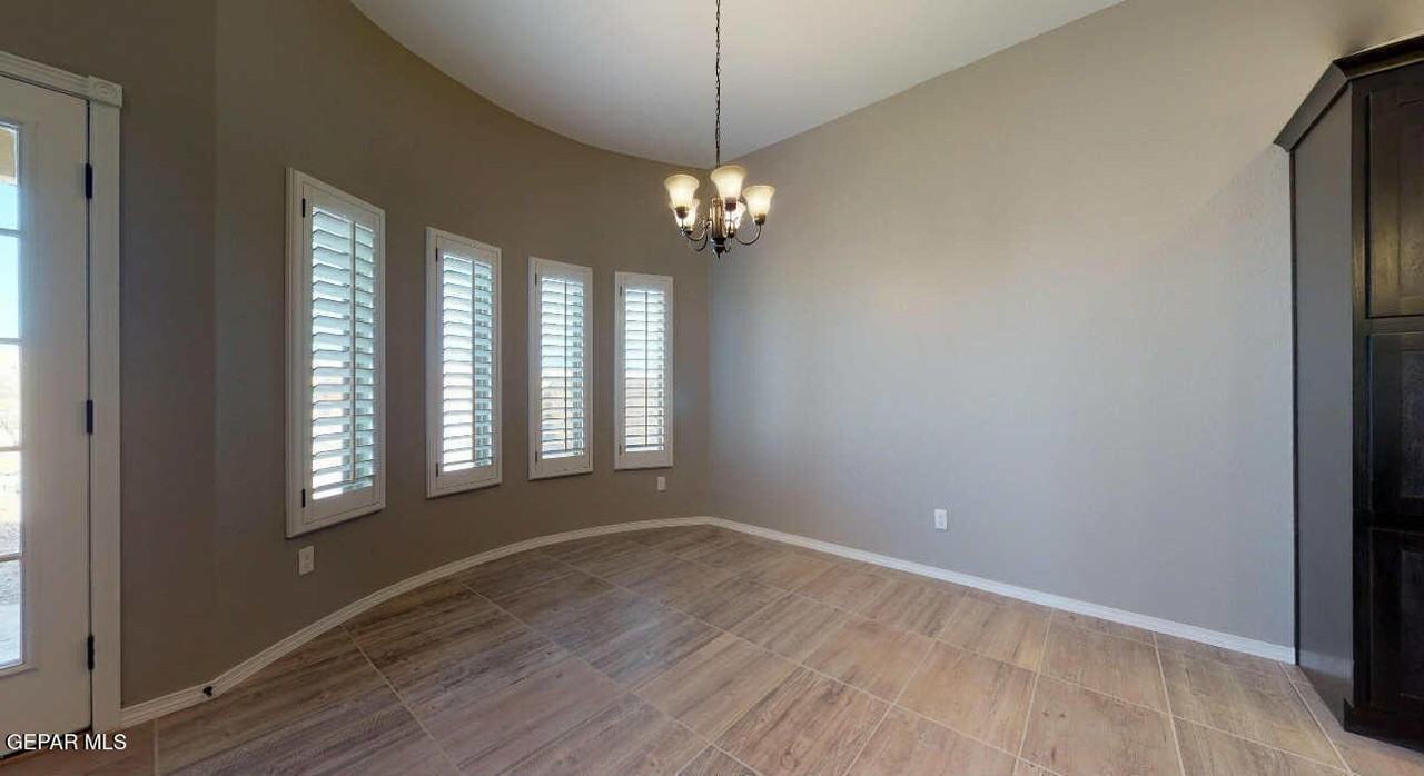 13661 Mill Hill Ct - Photo 4 of 16