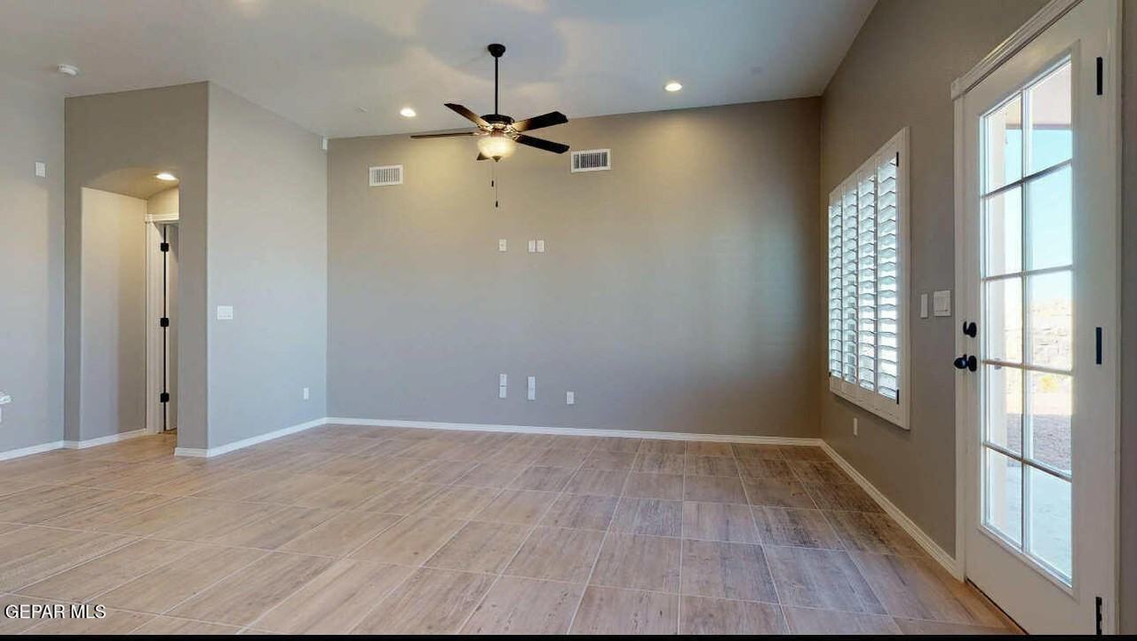 13661 Mill Hill Ct - Photo 5 of 16