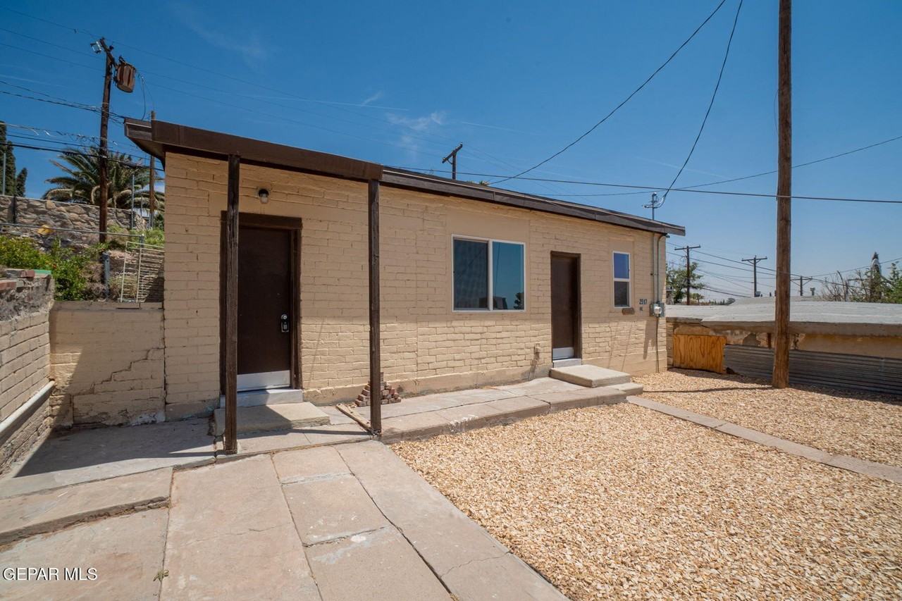 2517 San Jose Ave #B - Photo 2 of 16