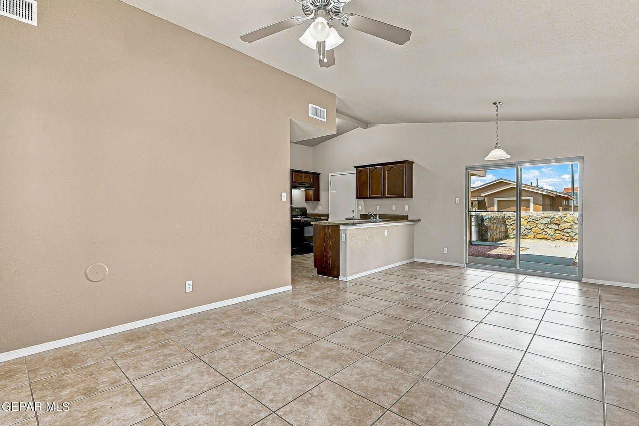 12885 Hueco Mine Dr - Photo 4 of 29