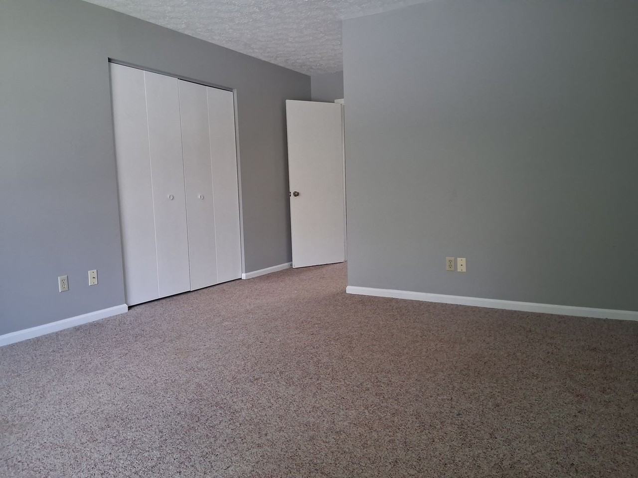 822 Village Dr - Photo 4 of 24